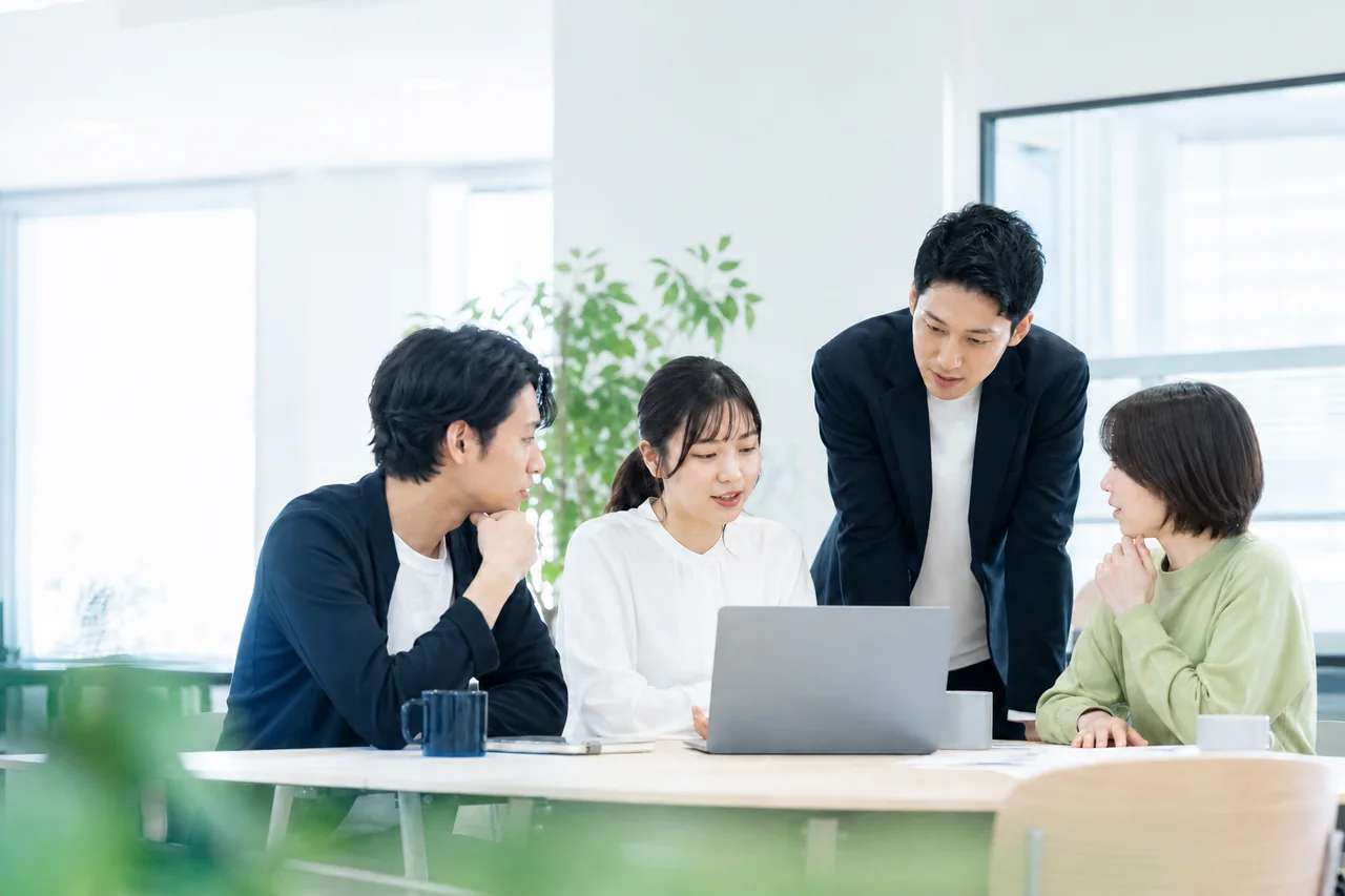 チームで業務とAI活用について検討する様子