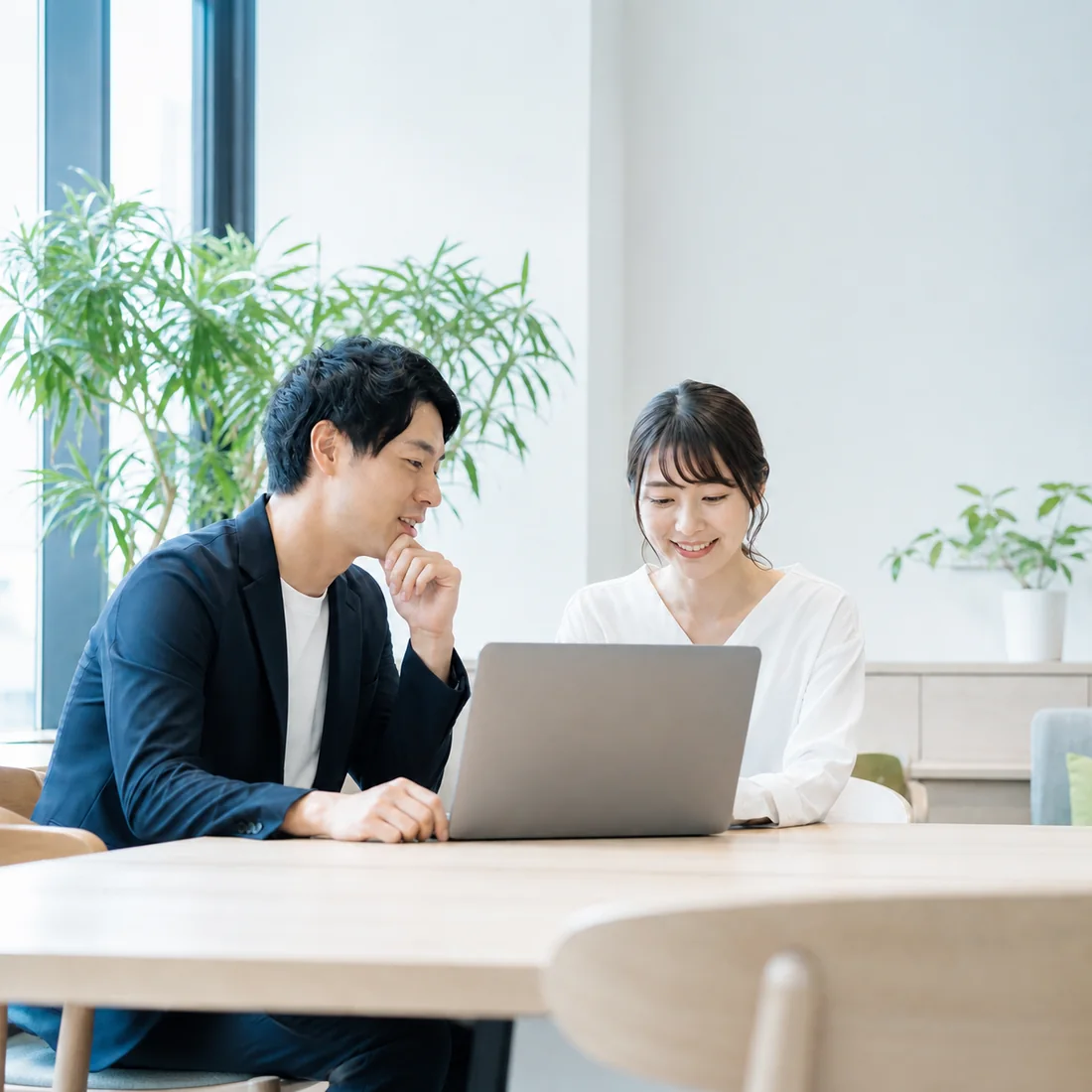 個人の仕事にAIを取り入れるための相談風景